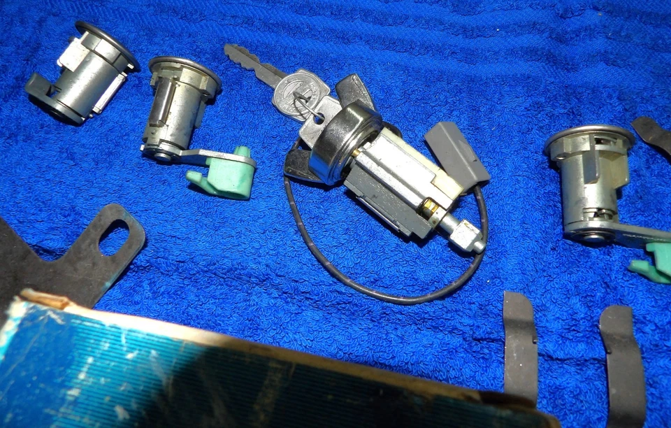 Fairmont Zephyr Station Wagon 1979 1980 nuevo encendido + puerta + juego de cerradura de puerta levadiza Foto 4 de 4