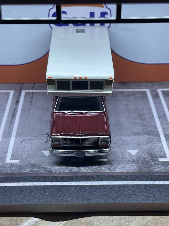 LOT (6) GMC Sierra Square Body Chevy C20 Dodge Ram Camper RV Truck Diorama 1/64 - Image 4 of 4