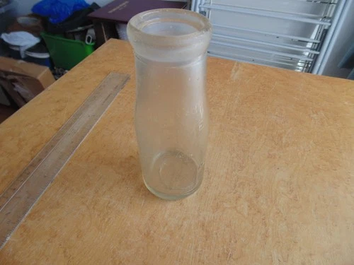 VINTAGE MID-CENTURY HALF PINT HORNBY & CLARKE, RICHMOND MILK BOTTLE.