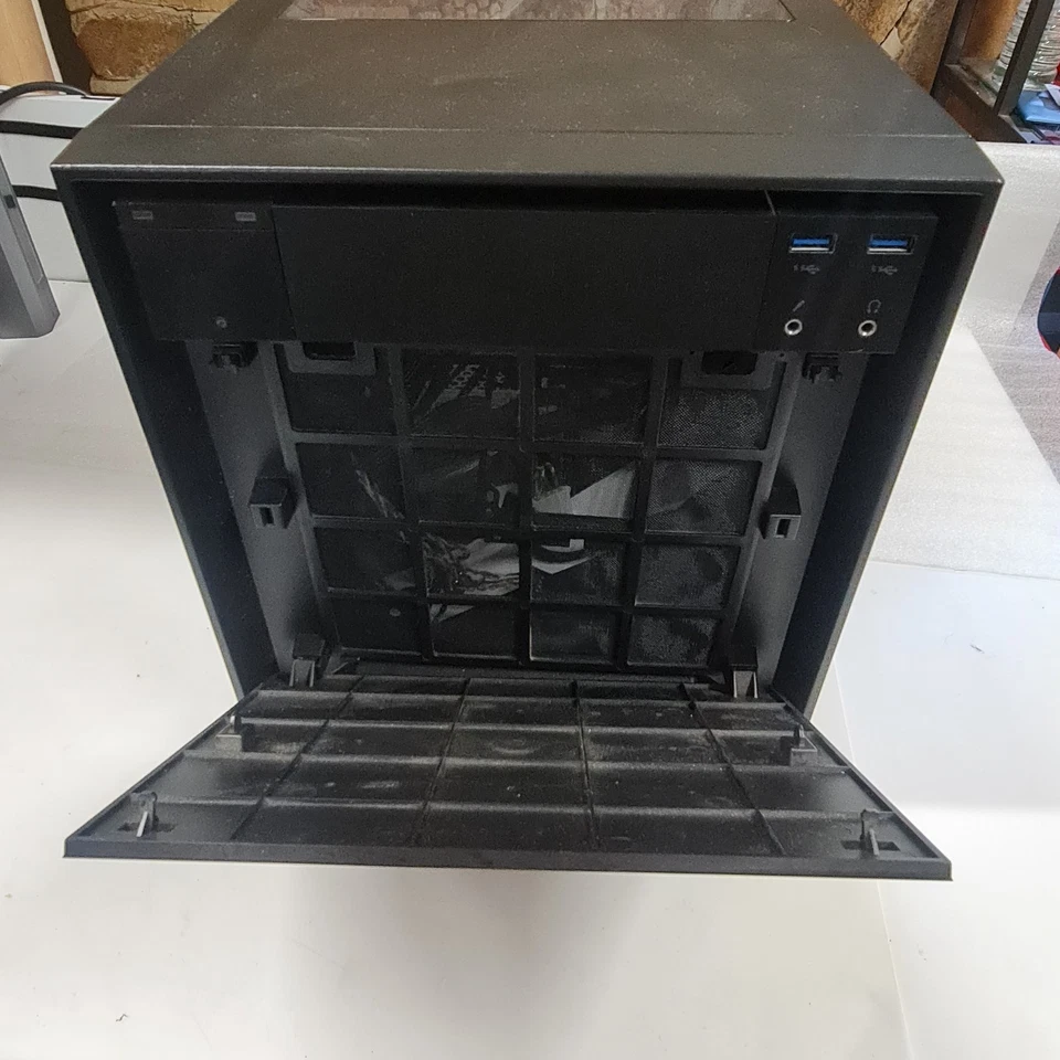 Corsair Obsidian 250D Mini-ITX Case - Image 2 of 4