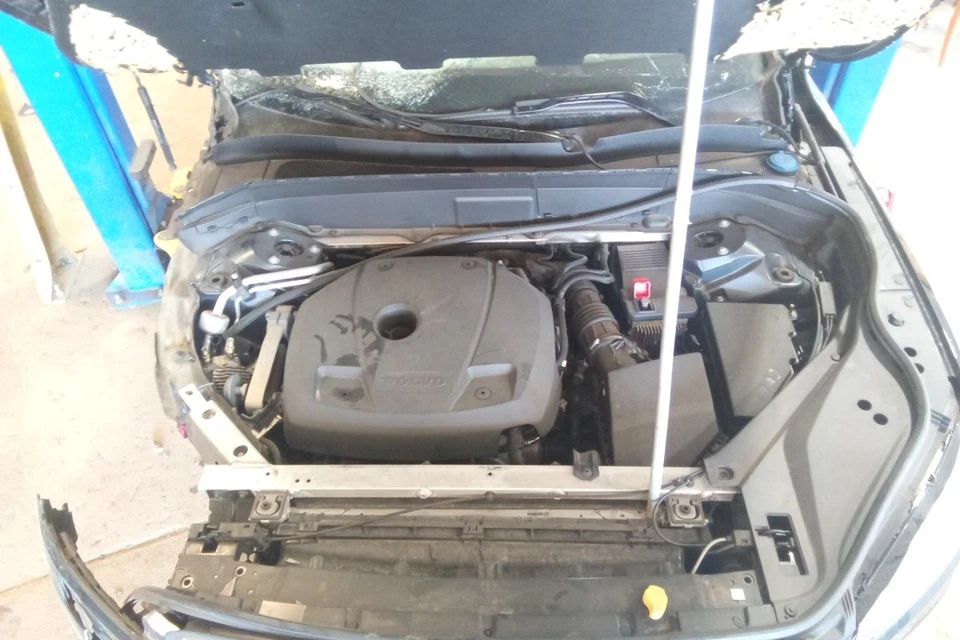 2018 Volvo XC90 2.0L Engine Motor OEM 77K Miles - LKQ419275418 - Image 2 of 4