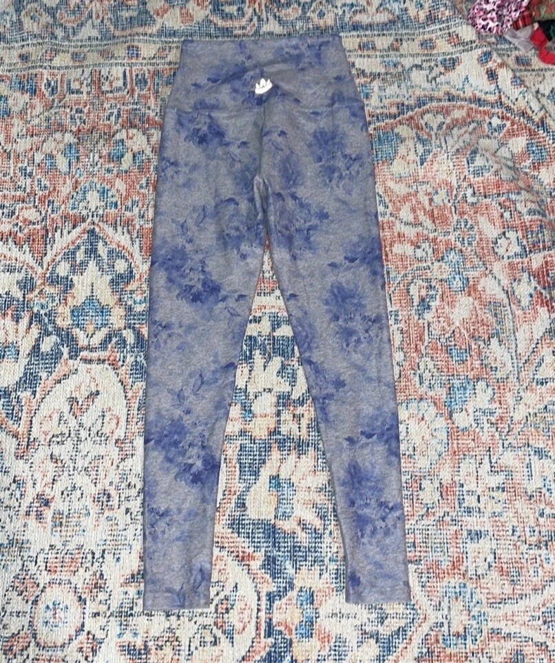 beyond-yoga softmark caught in the midi underwater floral leggings