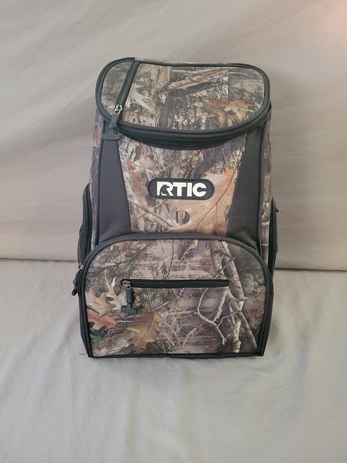 15 Can Backpack Camo