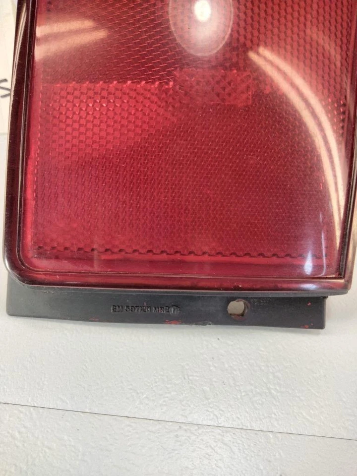 1980 to 1987 Chevette Rear Side Marker Light Drivers Left Pontiac T1000 - Imagem 4 de 4