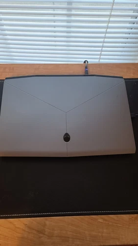Alienware M17 R4 17.3 inch (256GB, Intel Core i7 10th Gen., 5.00 GHz, 16GB)...