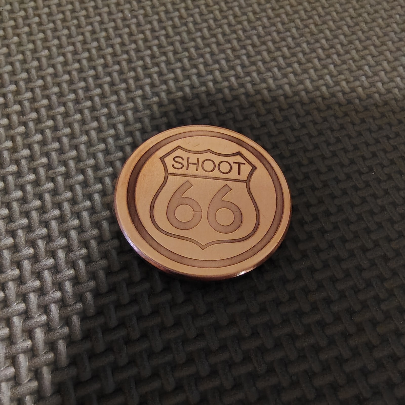 Marcador de pelota de golf personalizado boutique grabado en cobre ruta TIRO 66 moneda de preocupación 1,5"