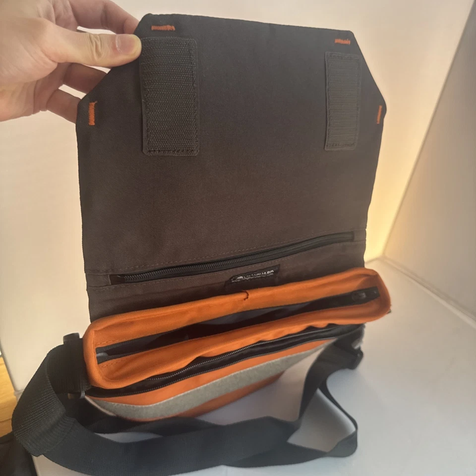 Vanguard USA Sydney II 18 Estuche para Cámara Soporte 14" W x 9" H Marrón Óxido y Negro Foto 2 de 4