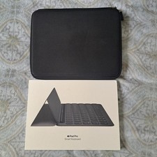 Apple iPad Pro 10.5-inch A1829 MPTL2LL/A Smart Keyboard with Black Zip Bag