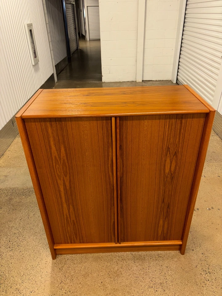 Vintage Danish Modern 6 Drawer Gentlemans Chest by Jesper - Image 4 of 4