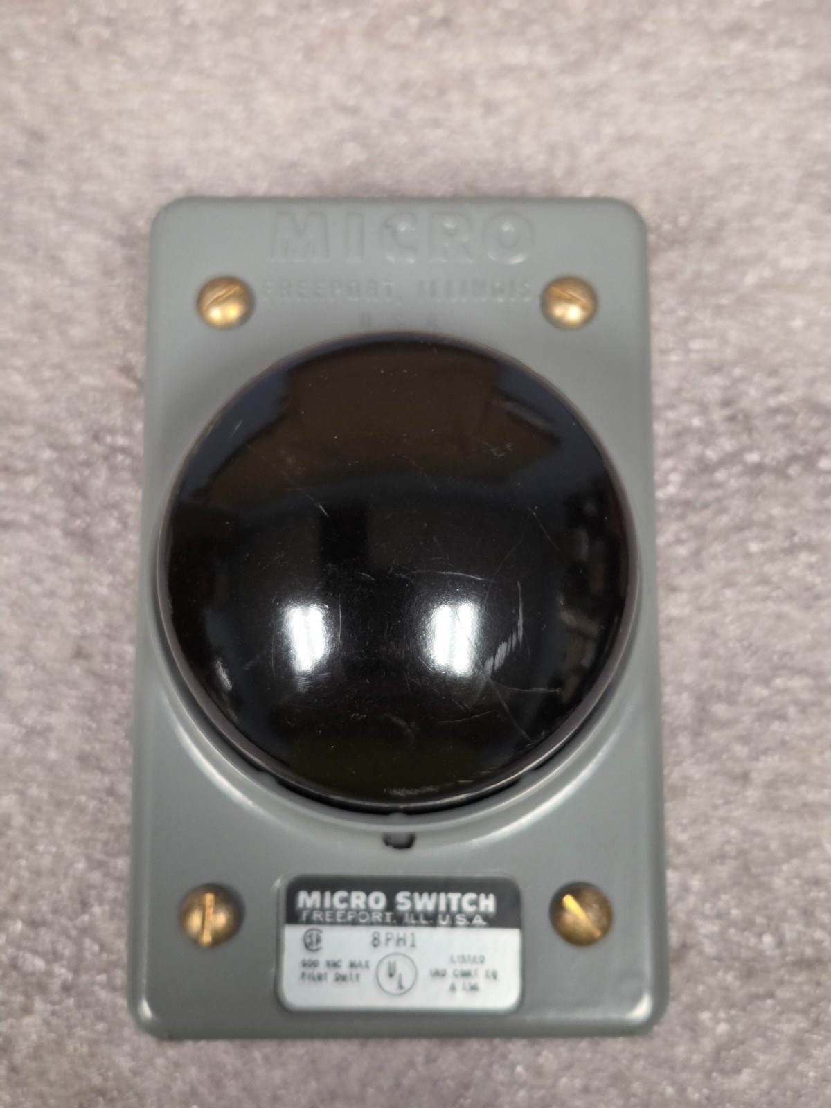 '1 PIECE' - PN# 8PH1 - HONEYWELL - MICRO SWITCH, PUSH BUTTON - BLACK