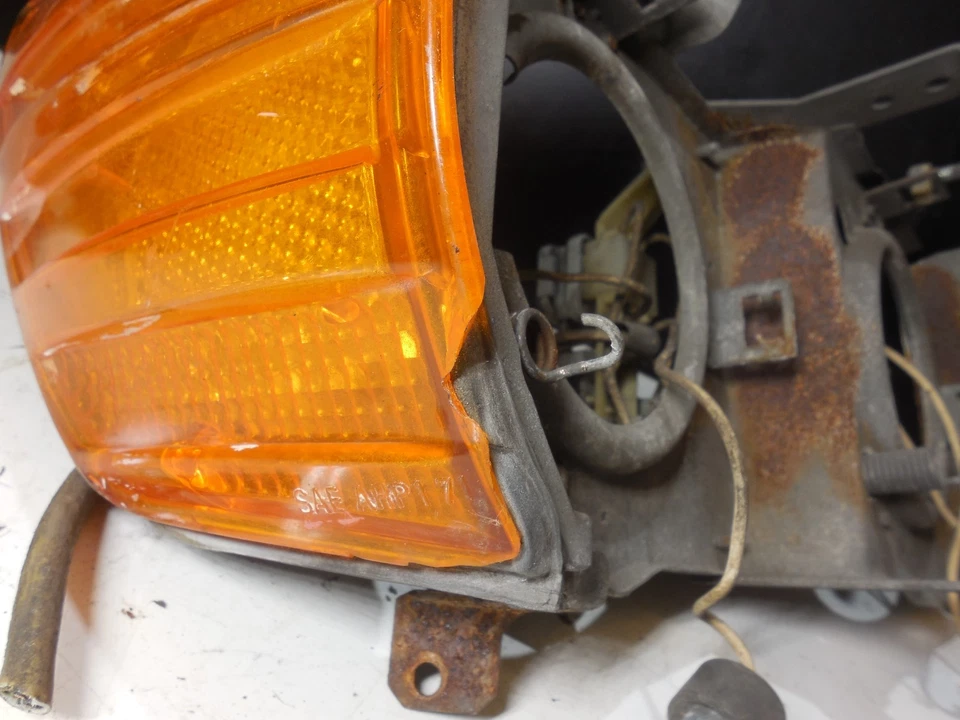 Carcasa Faro Derecho 1305523034 72-89 Mercedes Benz R107 450SL 380SL 560SL Foto 4 de 4