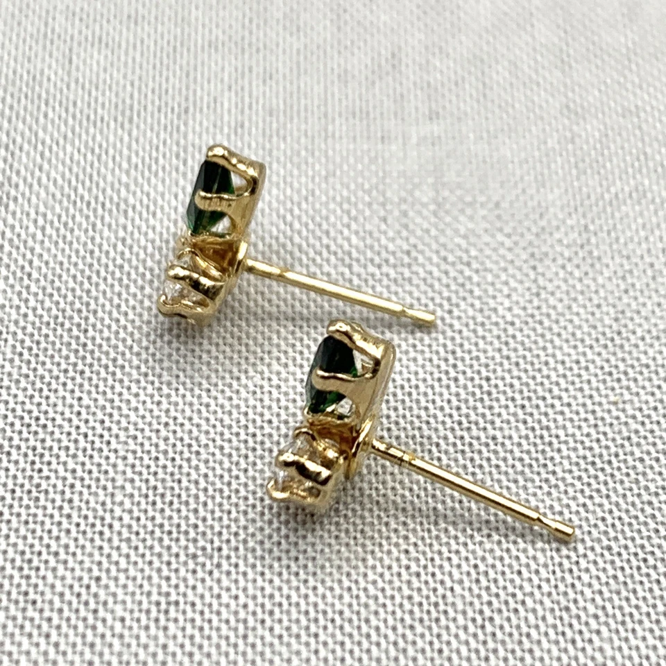 Pendientes de circonita cúbica verde y transparente corte marquesa de 1,5 quilates diseño hoja de hiedra y relleno de oro Foto 3 de 4