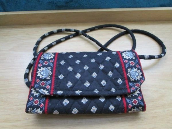 Vera Bradley Classic Black Strap Wallet Trifold Retired EUC
