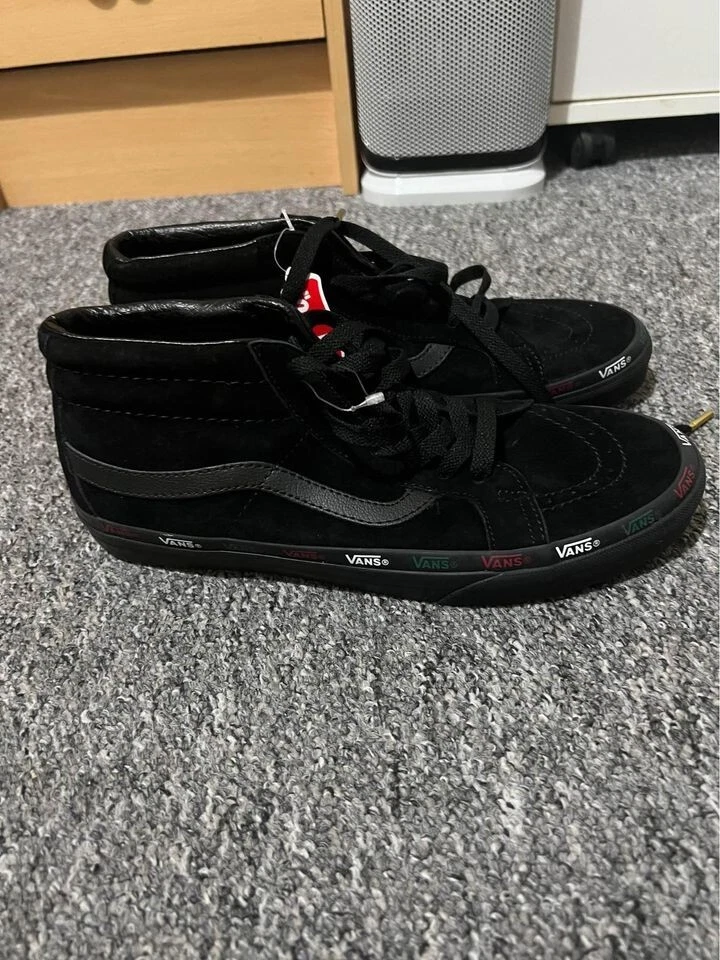 Nuovissimo VANS UK8 nero