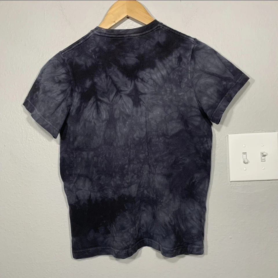Camiseta The Mountain Age of Dragons Gris Tie Dye Juvenil Talla Grande Y2K Foto 3 de 4