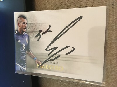 2018 Futera Unique Autograph Maestro Roberto Pereyra #/20