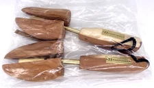 Foot Fitter Shoe Pair Tree Forms Split Toe M 100% American Dried Cedar Natural