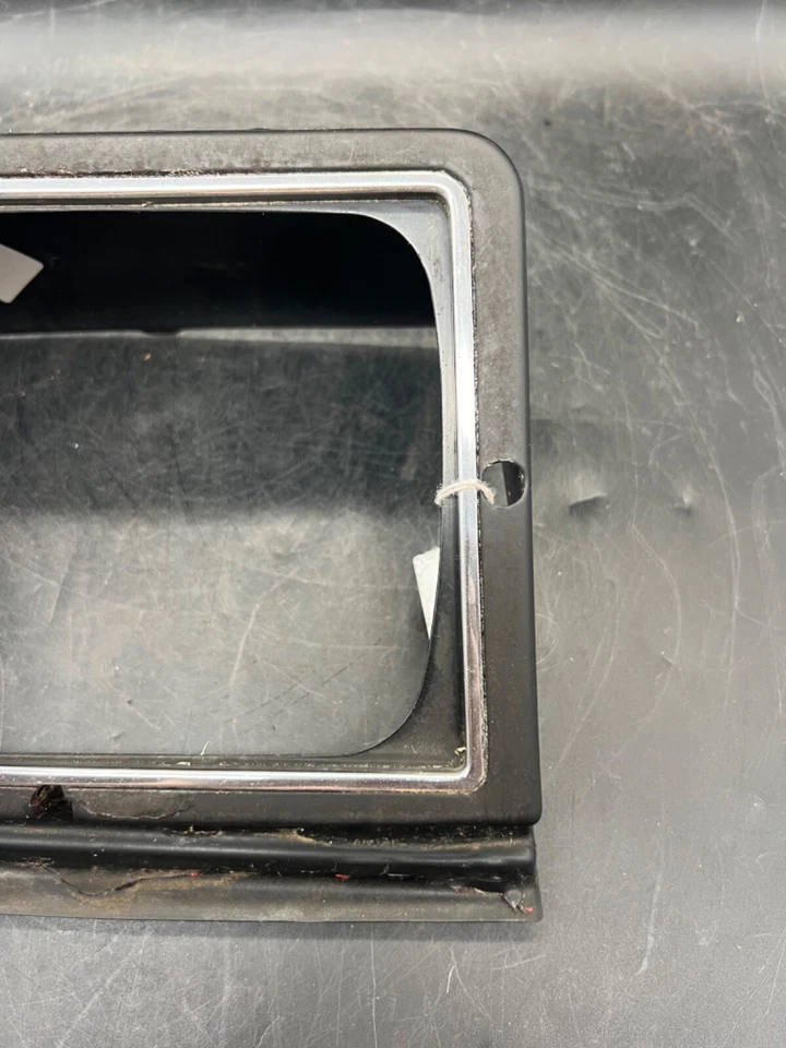 Toyota Celica 1982-1993 OEM pasajero faro lateral bisel inserto negro cromo Foto 2 de 4