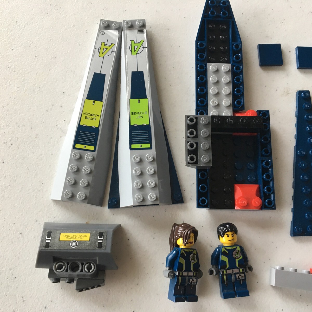 Lego Agents Speedboat Rescue 8633 Incomplete PIECES Part BRICKS