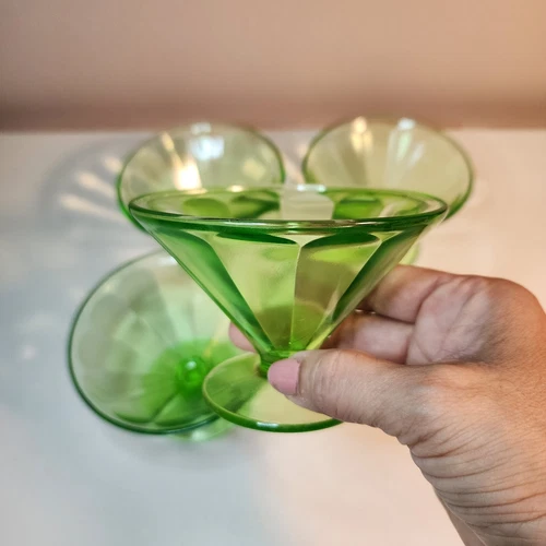 Glowing Set of 4 Depression Federal Glass Low Sherbet Cups /Uranium Glass, Read