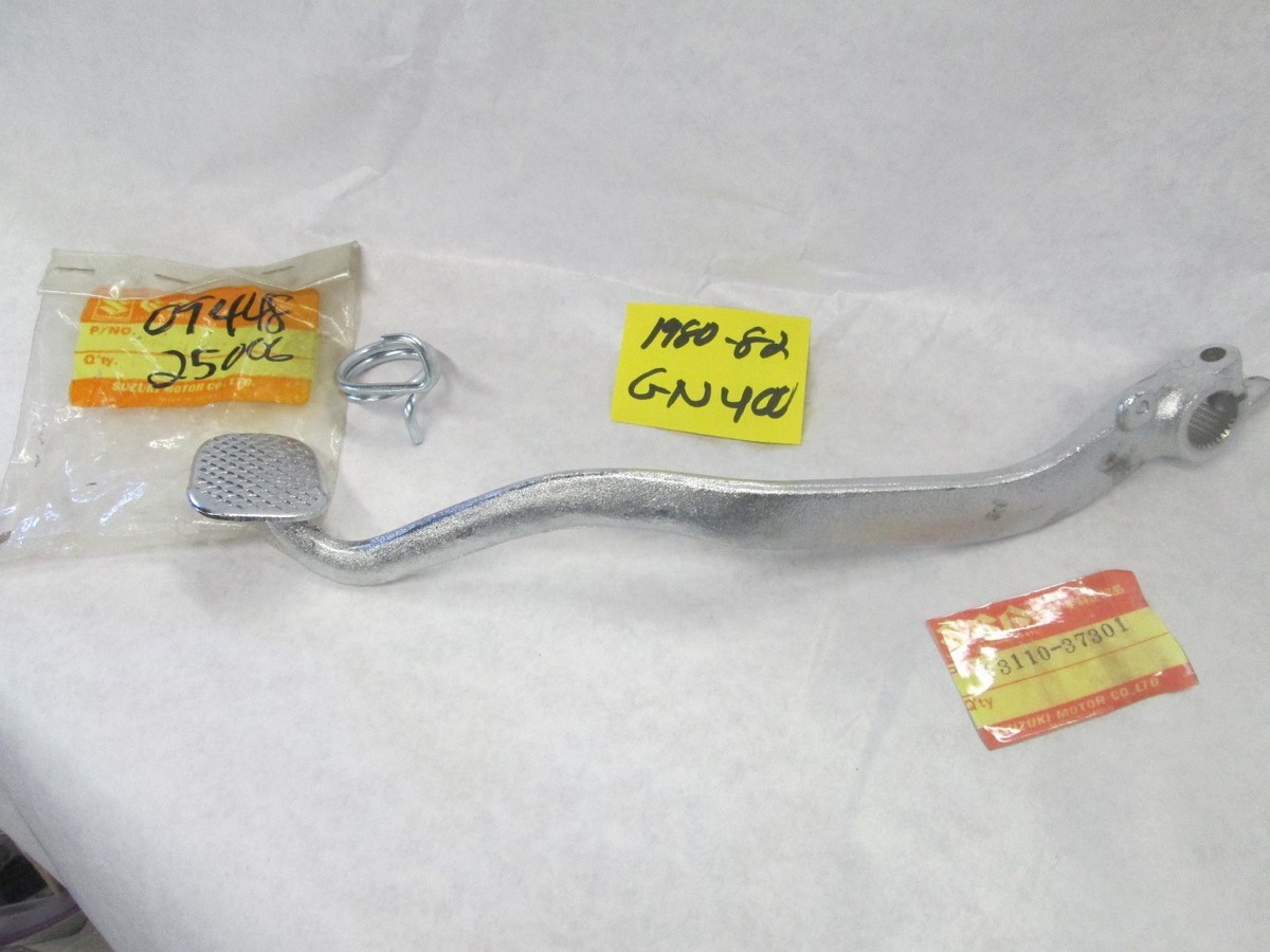 m  Suzuki GN400 1980-1982 Nos oem Brake pedal & Spring assy p.n 43110