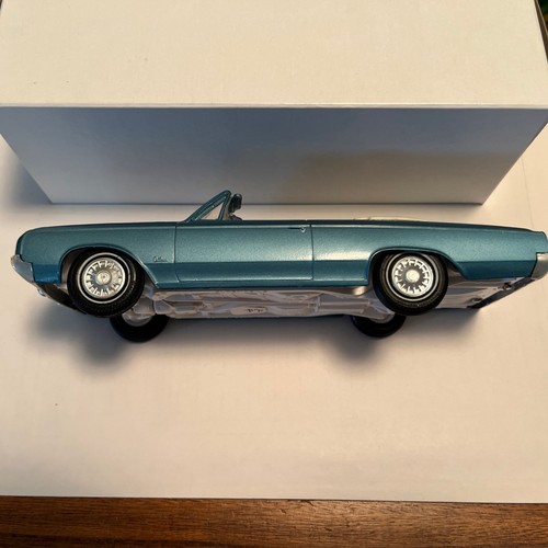 1964 Oldsmobile Cutlass Convertible Plastic Promo Model 1/25 Scale Blue - Picture 5 of 11