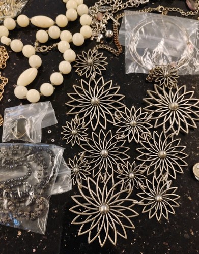 Jewelry✨CRAFT✨ Lot (10+ LBs!) Great Stuff! Vintage to Mod, Harvest, Repair, FUN! - Picture 12 of 19