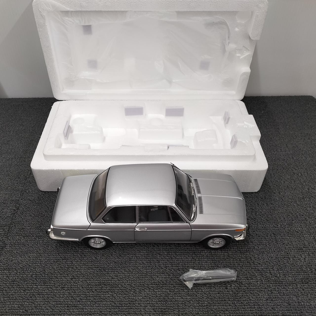 Kyosho BMW 2002 tii Silver 08543S