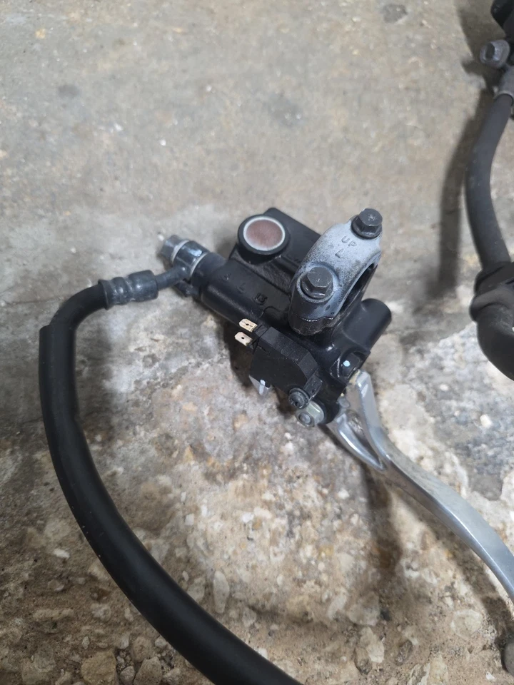 Pinza de freno delantera Honda CBR 300 CBR300R 2015-2022, PALANCA, DEPÓSITO, LÍNEA OEM Foto 3 de 4