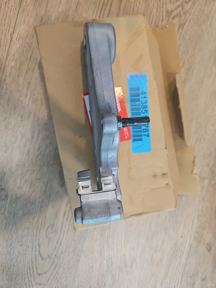 Subconjunto de suporte de freio traseiro Honda ST1300 (43290-MCS-G01) - Imagem 4 de 4