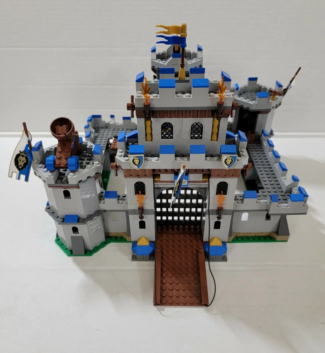 LEGO Castle - King's Castle - [70404] - 99% complete w/ instructions & box