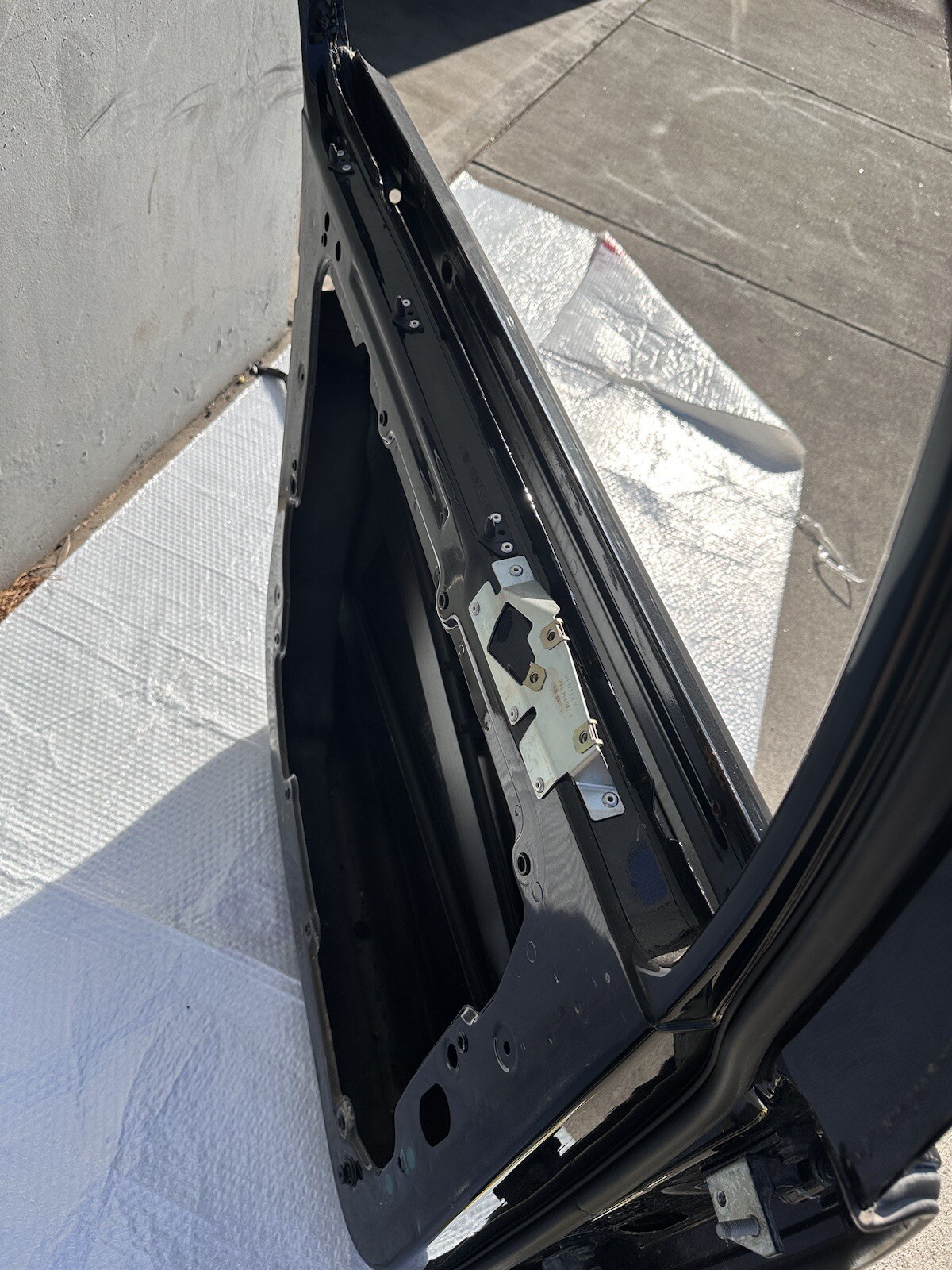 FRONT LEFT DRIVER DOOR SHELL WITH HANDLE BENTLEY FLYING SPUR (2006-2012) OEM