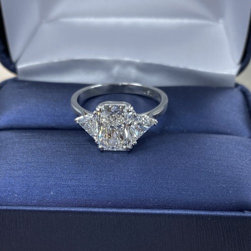 Bague de fiançailles 2,72 ctw coupe rayonnante E-VVS2 IGI diamant cultivé en laboratoire 3 pierres 14 carats - Photo 3 sur 9