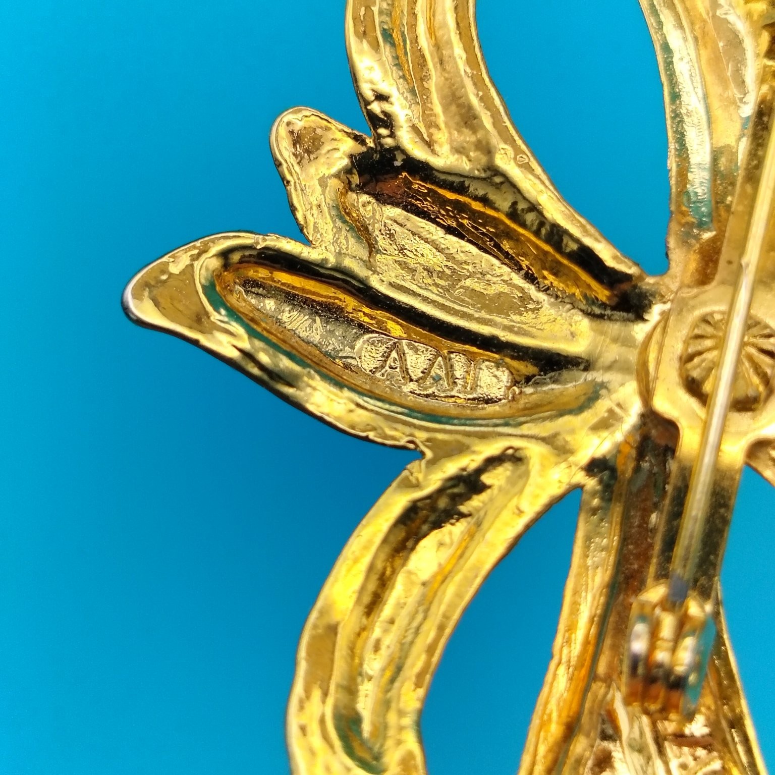 AVON Abstract Bow Pin Brooch 1.75
