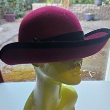 Vintage 1995 Liz Claiborne Women's 100 Wool Burgundy With Black Trim Hat