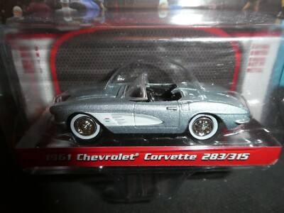 Chevrolet Corvette 1961 Satin silber schwarz Interieur von Greenlight Maßstab 1:64