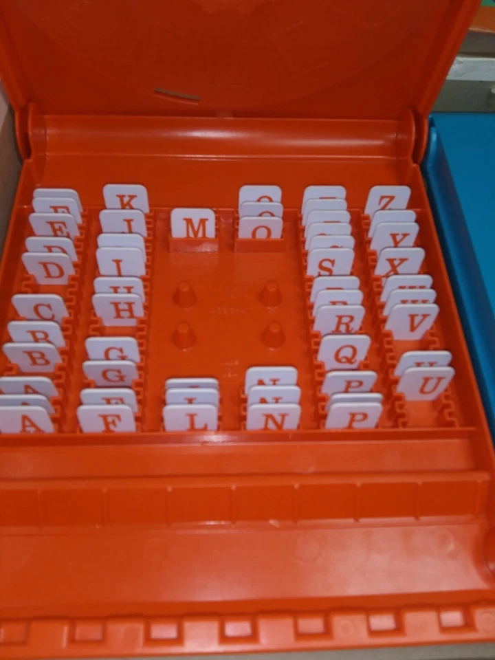 MB Games 1988 HANGMAN "Risk Your Neck On A Letter Guess" Game. 2 Player age 8+ - Image 2 of 4