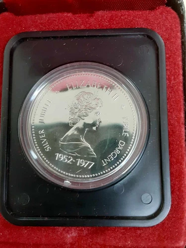 1977 CANADIAN SILVER DOLLAR ~ SILVER JUBILEE ~ UNCIRCULATED in CASE