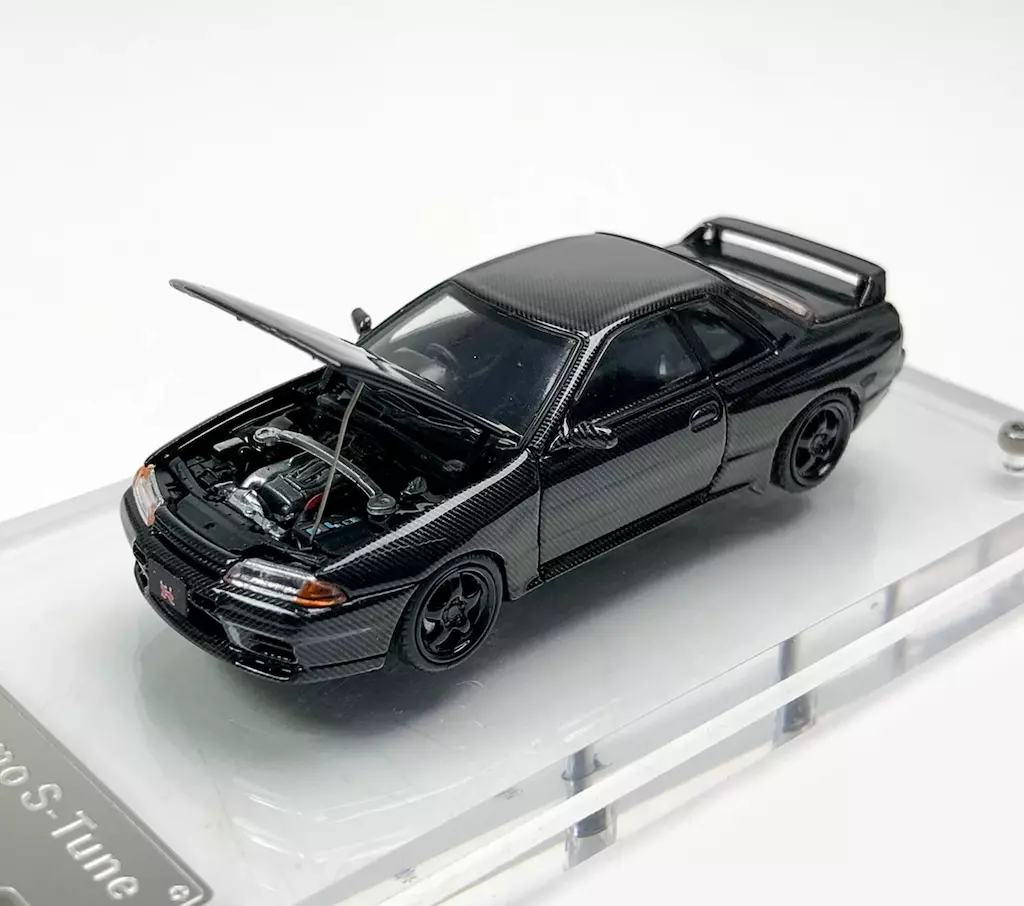 FH 1:64 Black Carbon Skyline GTR R32 Nismo S-Tune Model