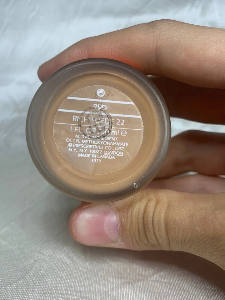 Prescriptives Luxe  Soft Glow. Moisture Makeup SPF 15 30ml Rich Suede 22 (new) - Image 3 of 3