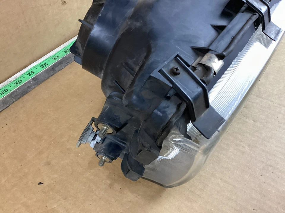 1992-1996 Mitsubishi Diamante Front Left Driver Side Headlight Assembly - Image 4 of 4