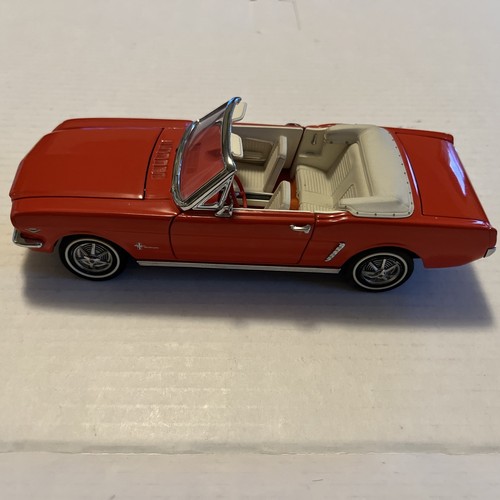 1964 1/2 Ford Mustang Convertible Die Cast Model By The Franklin Mint 1:24 Scale - Picture 1 of 15