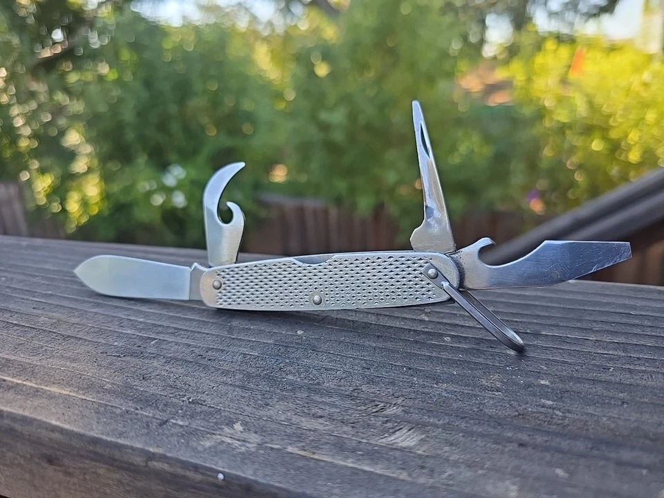 Cuchillo de campamento de supervivencia de bolsillo militar vintage 1984 Camillus EE. UU. 4 funciones Foto 2 de 4