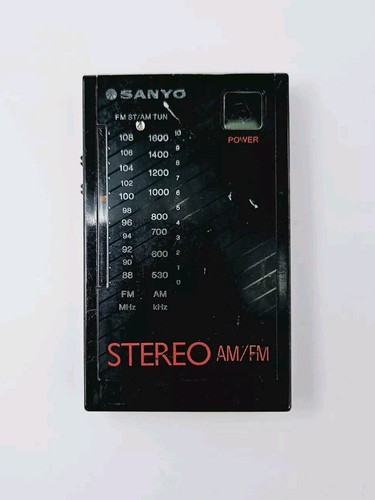 Vintage SANYO RP-67 AM/FM Compact Pocket Radio