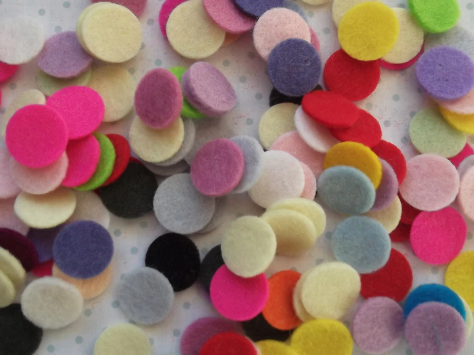 DIE CUT BY PRU'S COTTAGE CRAFTS 30 X 1.5CM DIE CUT FELT CIRCLES GRAB BAG - QUALITY 100% WOOL FELT