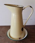 Ancien broc et cuvette en tôle émaillée jaune