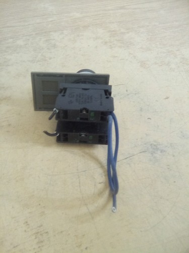 Moeller Key Selector Switch "NO KEY" W/(2) M22-CK10 Contact Blocks - 第 4/5 張圖片