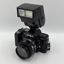 Minolta Maxxum 7000 35mm SLR Film Camera with 2800 AF w/ Flash and Bag