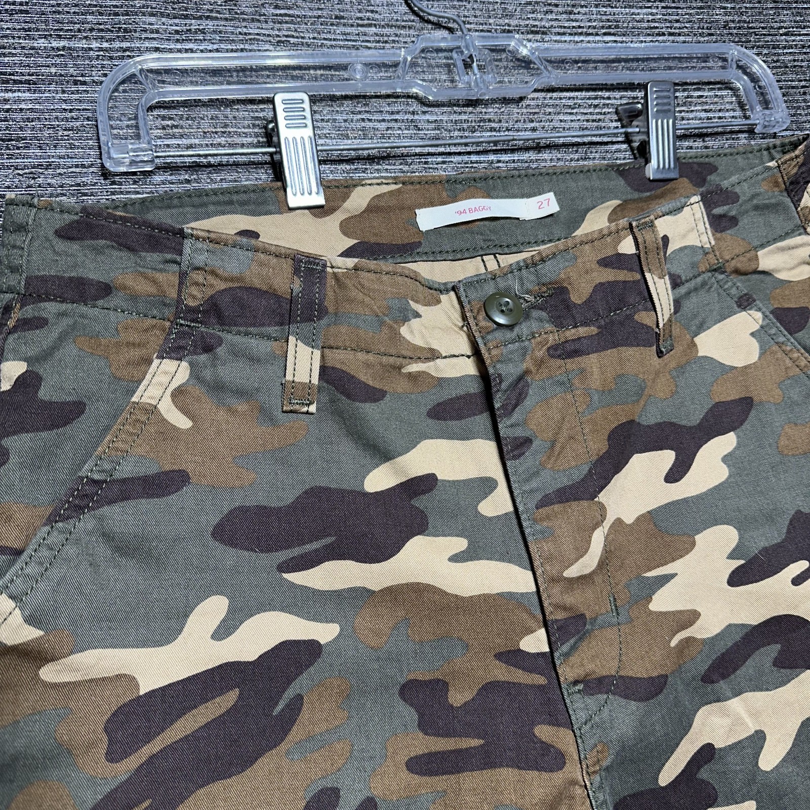 Levi's 94' Baggy Pants Women's Size 27 Green Camouflage Y2K Cargo Style thumbnail 2