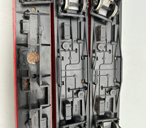 3 Hornby Red & Cream OO Coaches, 2 x LMS Comp & Brake, 1 x BR MK1 Corr Brake - Picture 8 of 11
